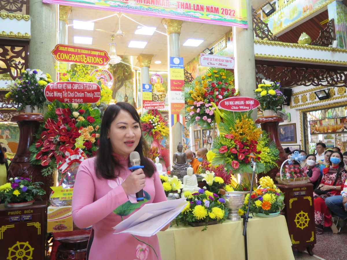 Bà Phan Thị Hồng Xuân, Chủ tịch Hội hữu nghị Việt Nam – Đông Nam Á TP.HCM phát biểu chào mừng.