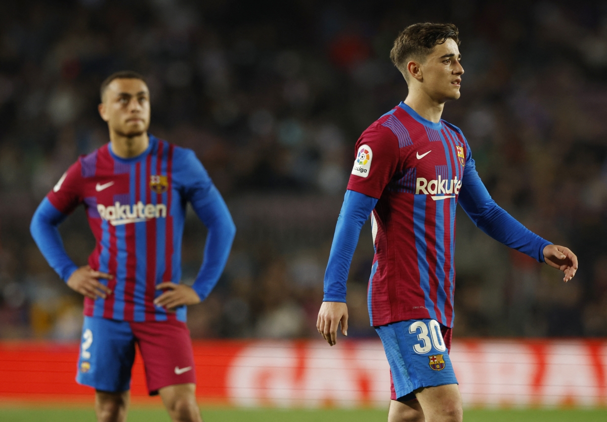 Sự thất vọng khi thua trận của các cầu thủ Barca. (Ảnh: Reuters).