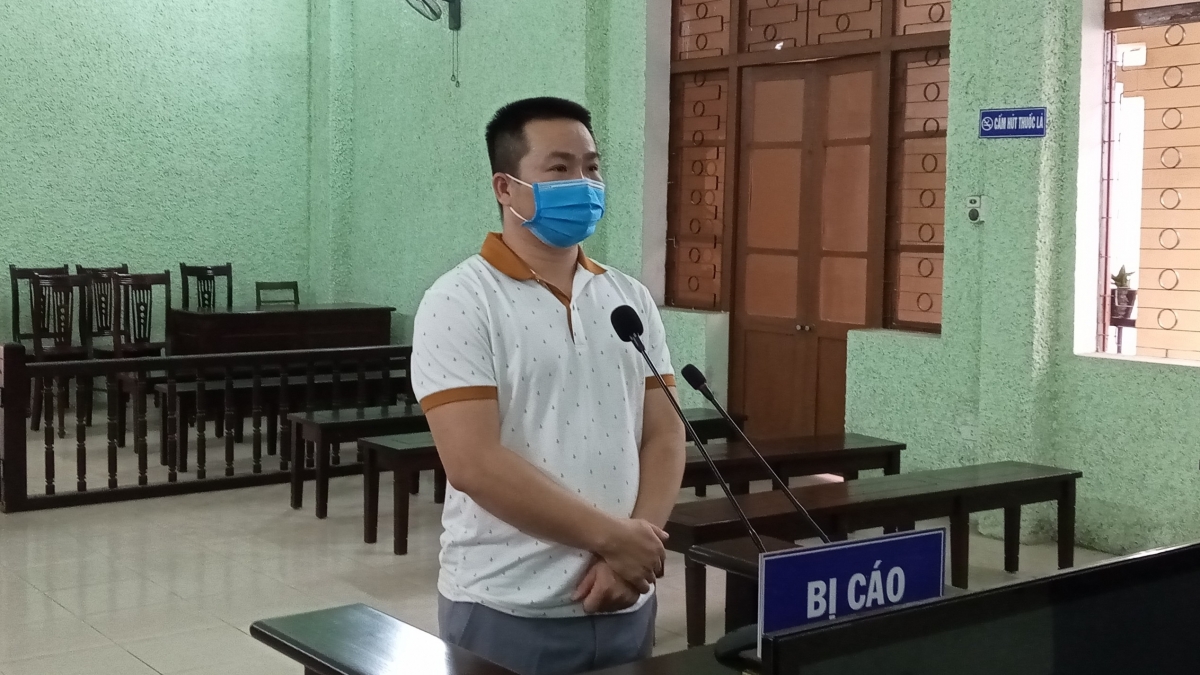 Bị cáo Dương Văn Thành bị xét xử với tội danh tổ chức cho người nước ngoài ở lại Việt Nam trái phép.