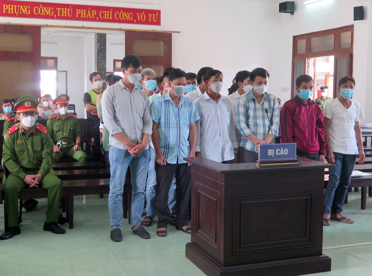 Các bị cáo nghe tòa tuyên án