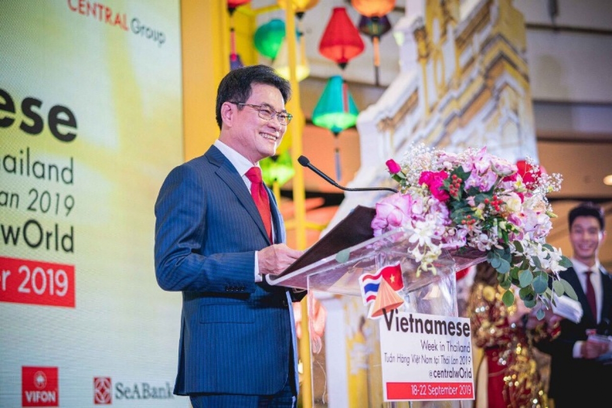 Phó Thủ tướng, Bộ trưởng Thương mại Thái Lan Jurin Laksanawisith
