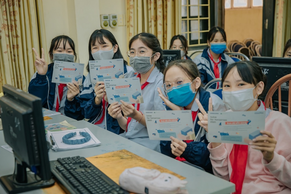 Các em học sinh háo hức tham gia chương trình tập huấn trực tuyến của Solve for Tomorrow