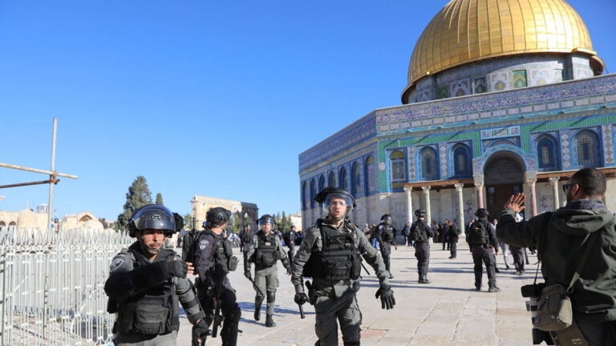 Căng thẳng giữa lực lượng cảnh sát Israel và người Palestine ở Jerusalem.Ảnh: RT.