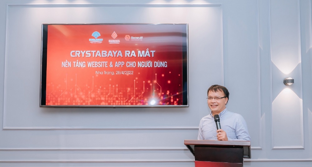 Ông Nguyễn Tiến Trung – TGĐ Tập đoàn Du lich Crystal Bay giới thiệu về nền tảng giao dịch dịch vụ du lịch trực tuyến thế hệ mới Crystabaya.