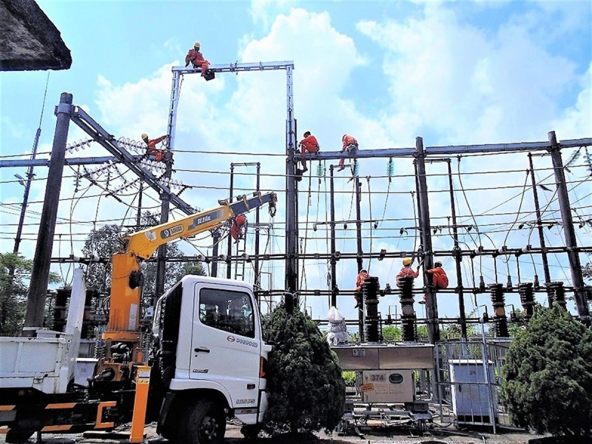 Kiểm tra vận hành điện, san tải trạm biến áp.