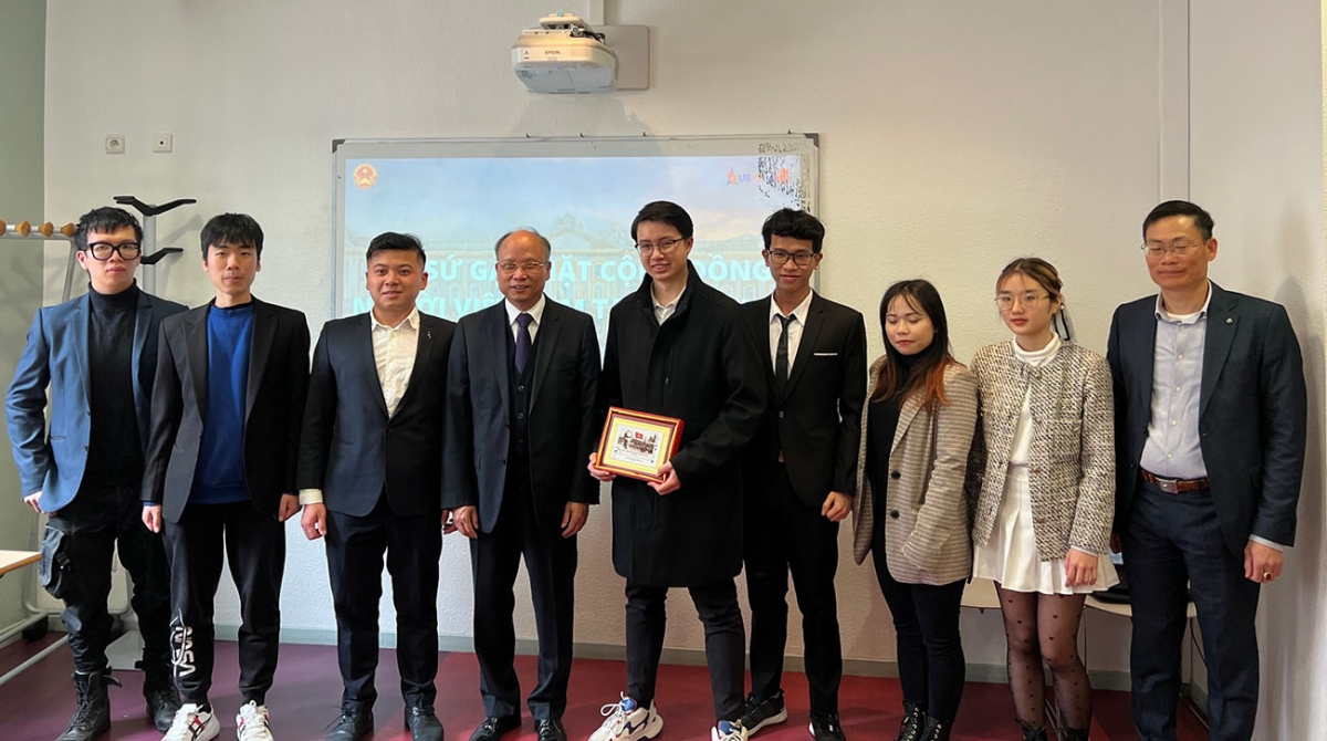 Đại sứ Đinh Toàn Thắng gặp gỡ sinh viên Việt Nam tại Toulouse