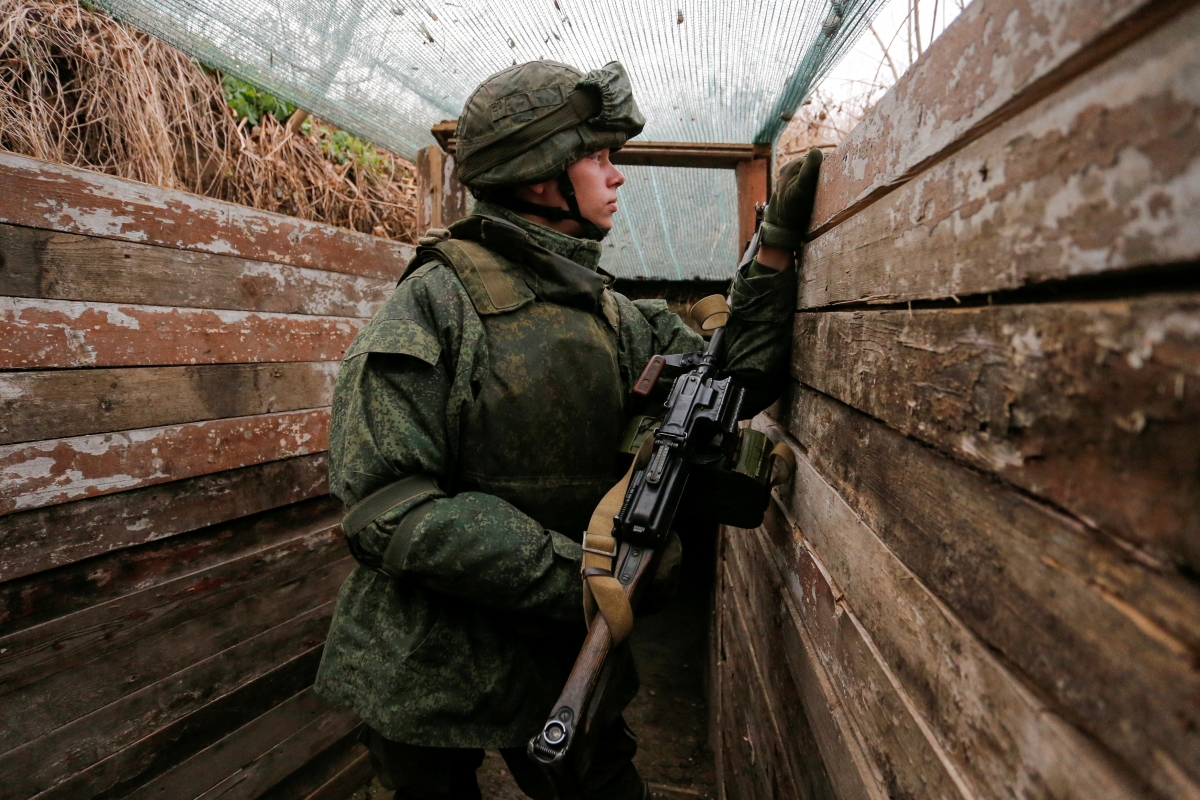 Binh sỹ thuộc Cộng hòa Nhân dân Donetsk (DPR) tự xựng Donbass, miền Đông Ukraine. Ảnh: Reuters