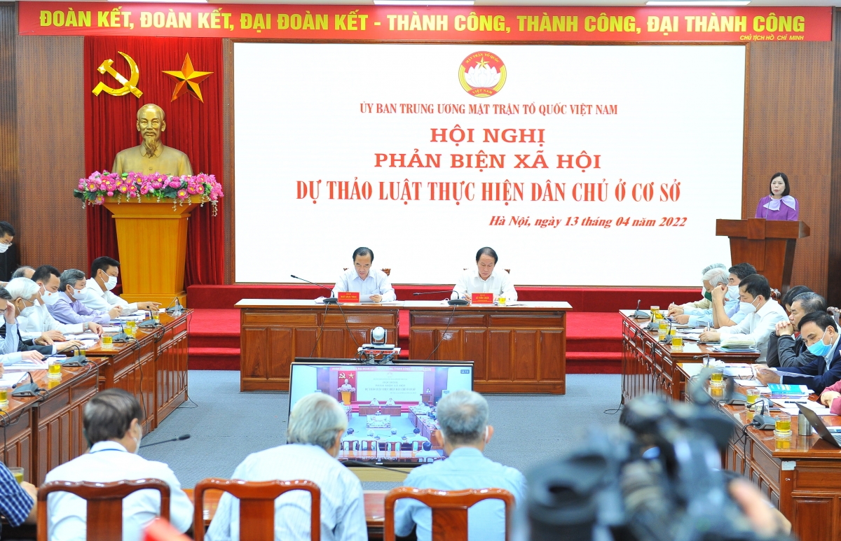 Toàn cảnh hội nghị.