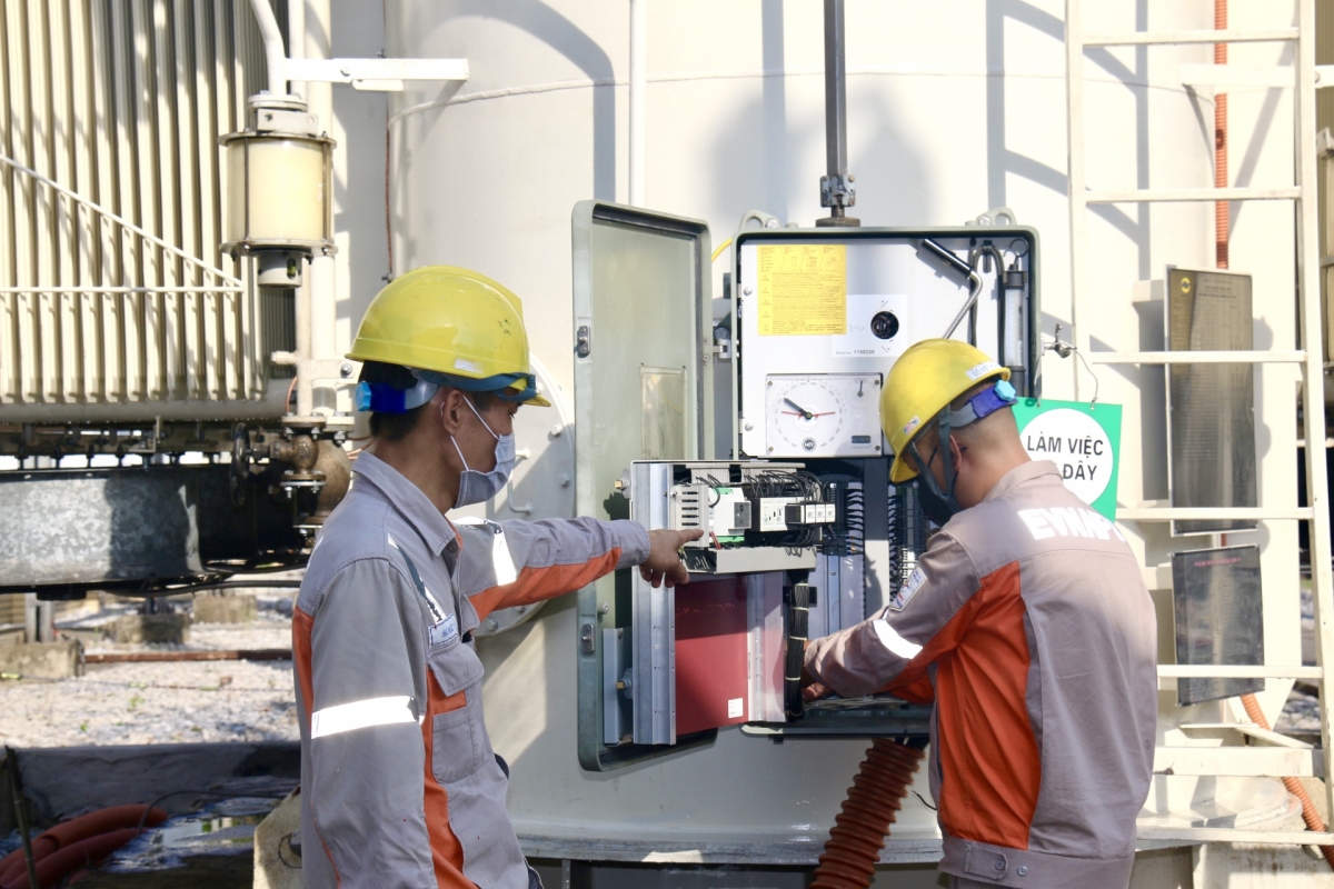 EVNNPC thực hiện ứng trực 24/7 nhằm đảm bảo cung ứng điện cho các sự kiện trọng đại của đất nước và các ngày nghỉ lễ như 30/4, 1/5, cấp điện phục vụ Đại hội thể thao Đông Nam Á – Seagame lần thứ 31.