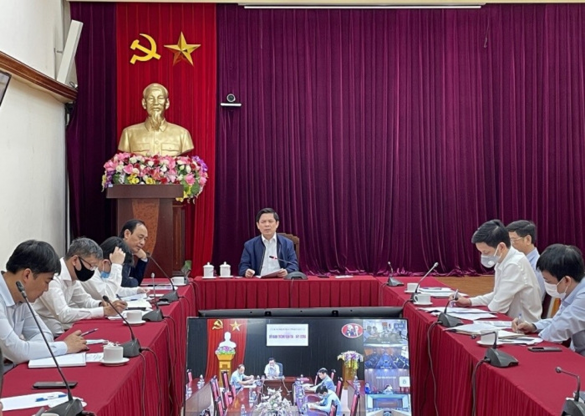 Bộ trưởng Nguyễn Văn Thể chủ trì cuộc họp kiểm điểm tiến độ giải ngân các dự án giao thông. 