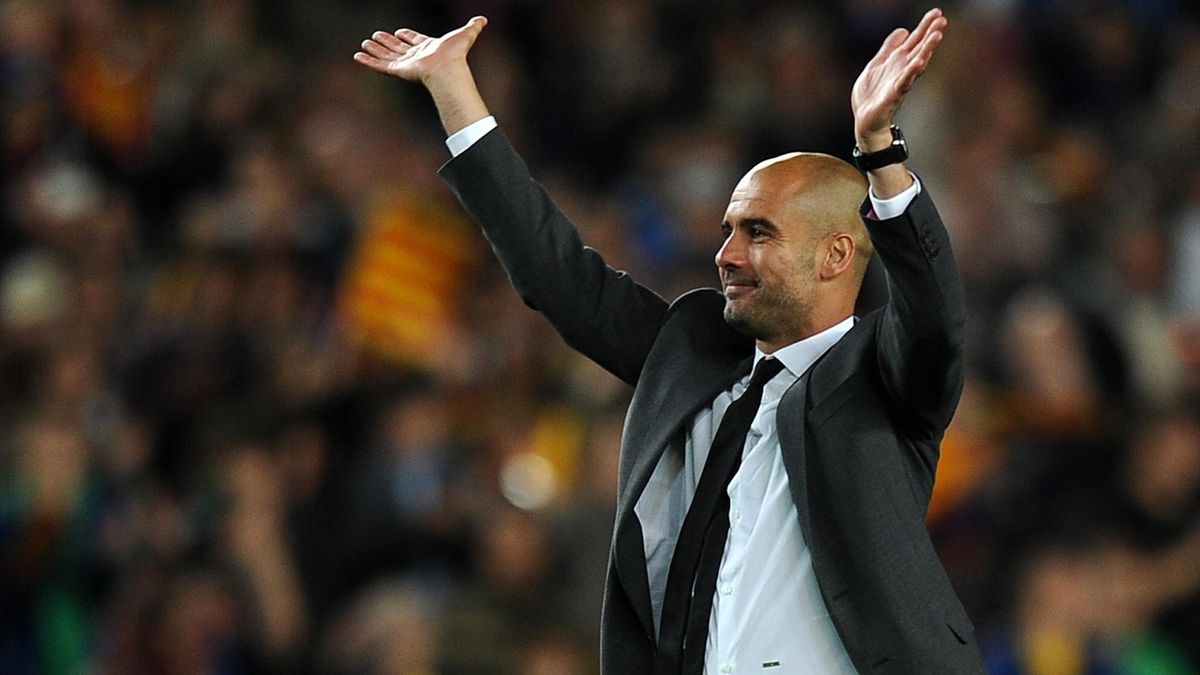 Ngày này 10 năm trước, HLV Guardiola tổ chức buổi họp báo chia tay Barca. (Ảnh: Getty).