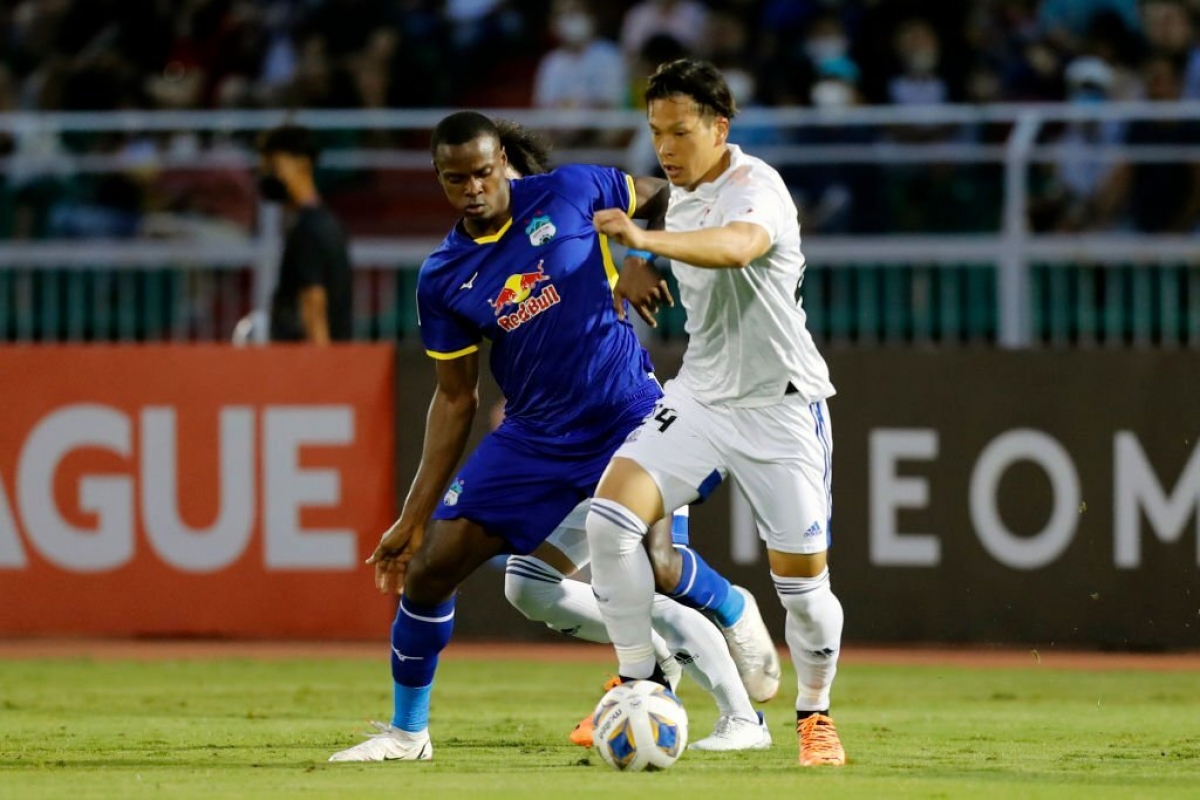 Chơi không quá ấn tượng nhưng Yokohama F.Marinos (áo trắng) vẫn có bàn thắng mở tỷ số. (Ảnh: Getty).