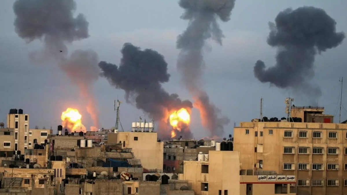 Một cuộc không kích của Israel vào Dải Gaza. Ảnh: Reuters.