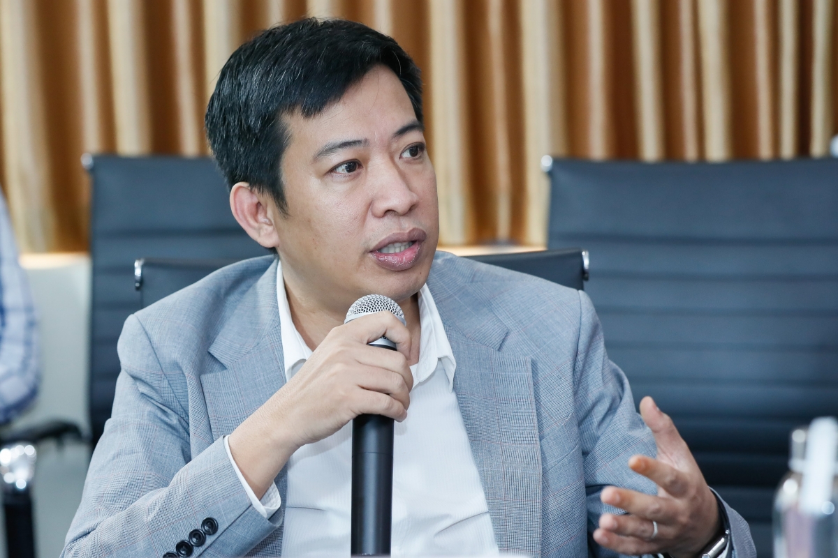 Nhà văn Hoàng Anh Tú.