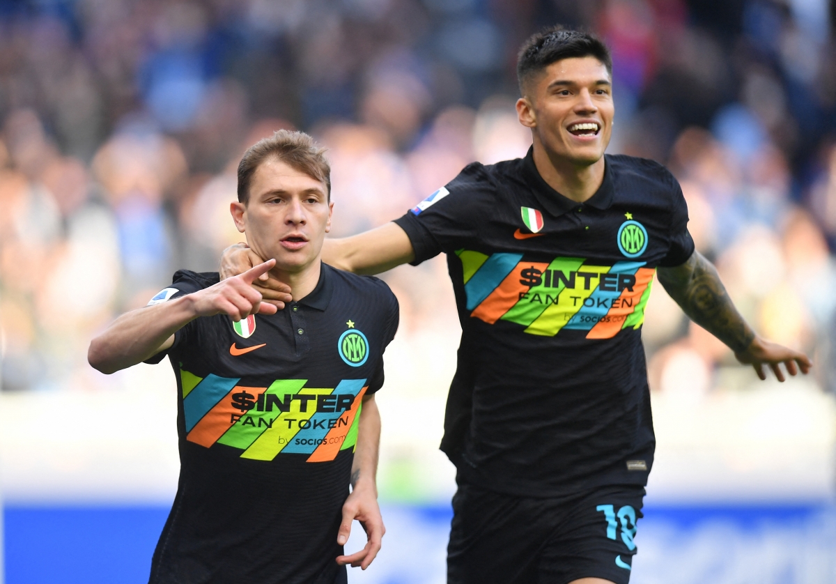 Inter Milan chỉ còn kém AC Milan 1 điểm. (Ảnh: Reuters). 