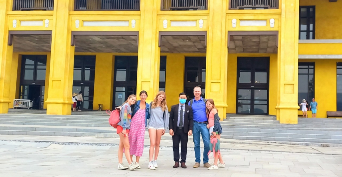 Du khách quốc tế đã trở lại Quảng Ninh.