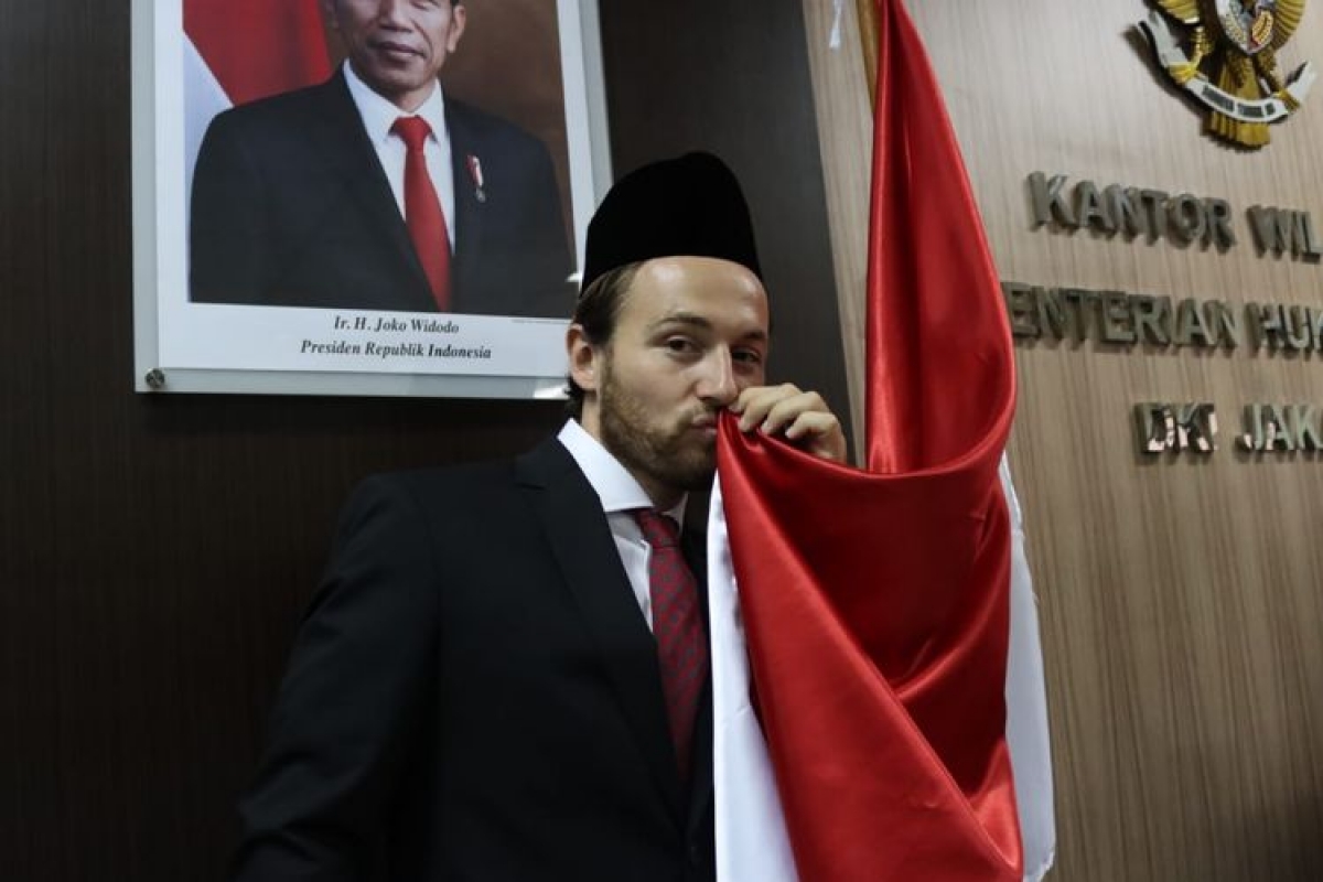 Marc Klok trong ngày được cấp quốc tịch Indonesia. (Ảnh: Bola Sport).