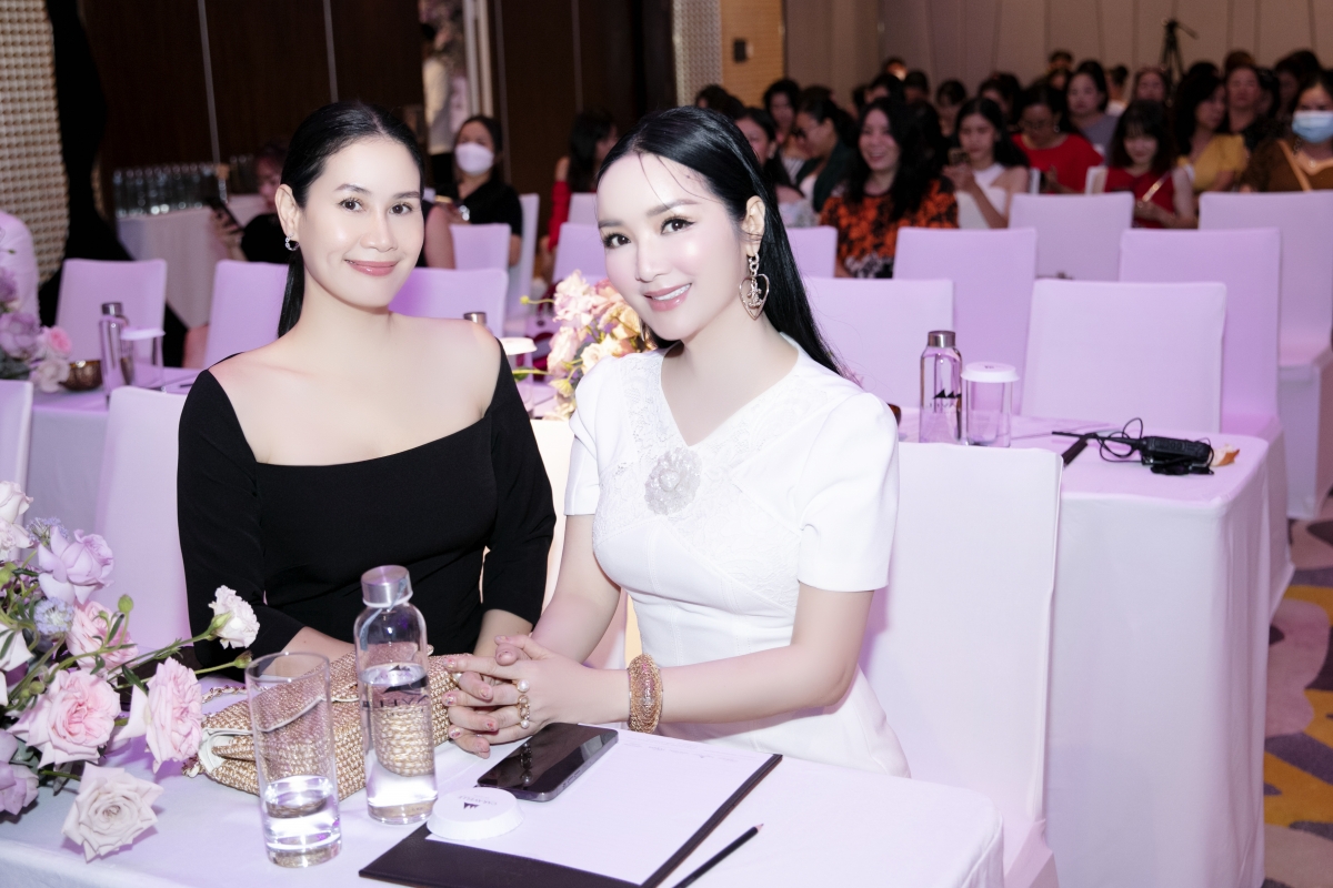 Thân Thuý Hà và Hoa hậu Giáng My.