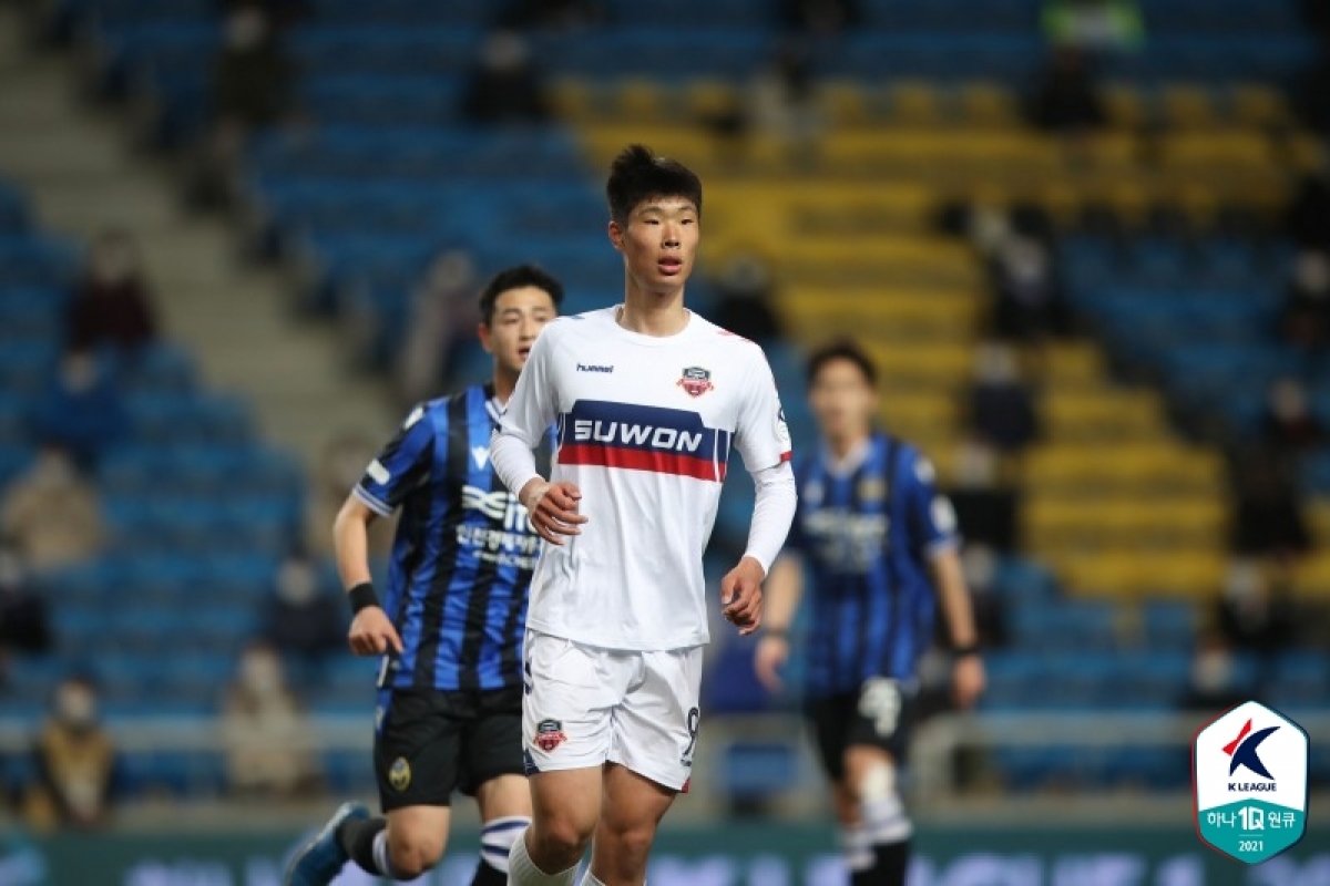 Lee Young Jun - tiền đạo cao 1m90 của U20 Hàn Quốc có mặt trong danh sách đối đầu U23 Việt Nam. (Ảnh: K-League).