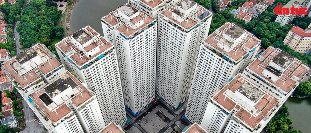 Hơn 30.000 cư dân dồn vào 12 tòa nhà của Tổ hợp chung cư HH Linh Đàm. Ảnh: KT