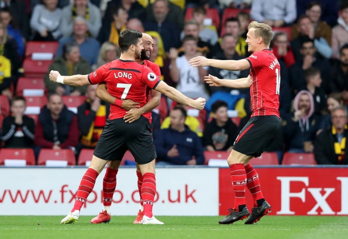 Shane Long ăn mừng cùng các đồng đội sau khi ghi bàn thắng nhanh nhất lịch sử Ngoại hạng Anh. (Ảnh: Getty).