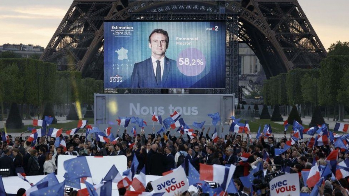 Ông Macron sẽ là người tiếp tục “chèo lái” nước Pháp trong nhiệm kỳ 5 năm tới. Ảnh: BBC