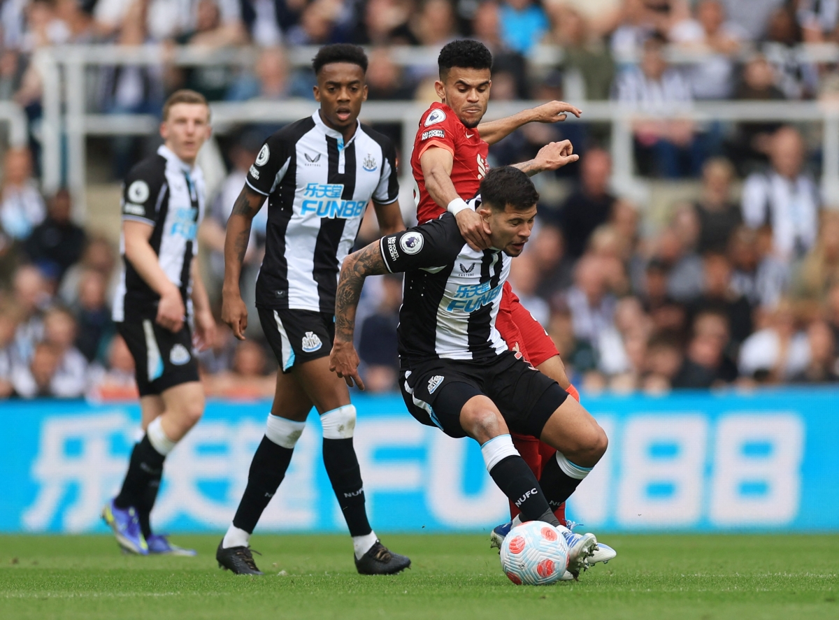 Newcastle đang nỗ lực để tìm bàn gỡ sau khi bị dẫn trước. (Ảnh: Reuters). 