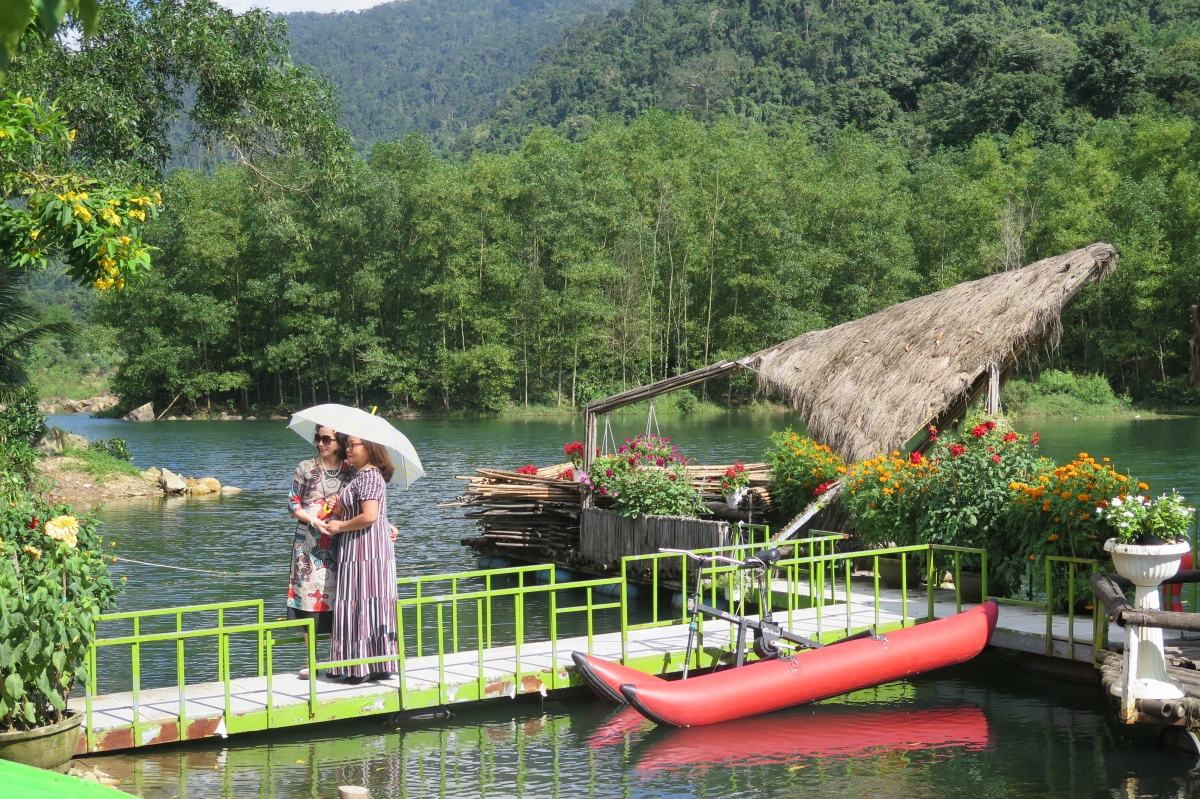 Nhiều khu điểm du lịch sinh thái mới ở miền núi Quảng Ngãi hấp dẫn du khách.