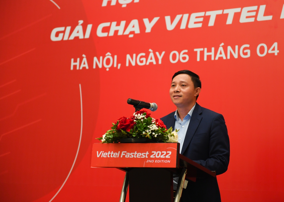Ông Nguyễn Quang Lập, Phó Tổng Giám đốc Tổng Công ty Viễn thông Viettel tại họp báo.
