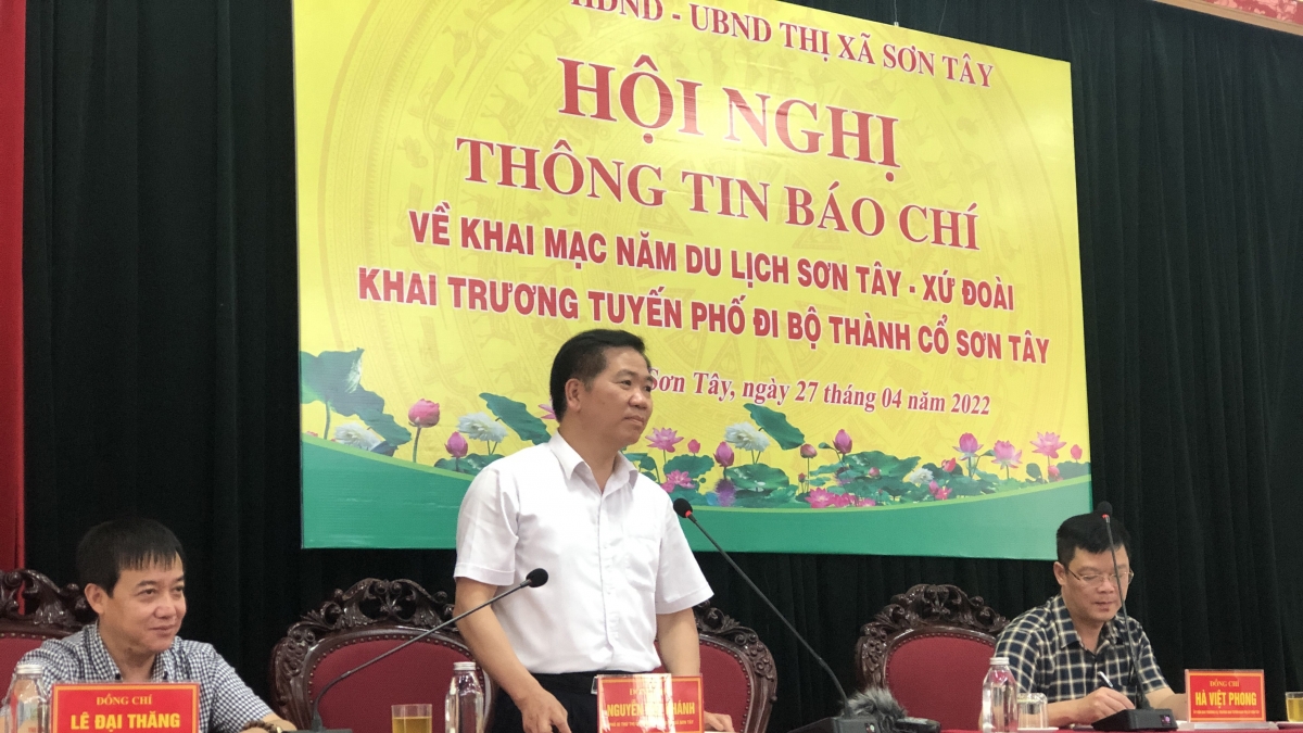 Chủ tịch UBND thị xã Sơn Tây thông tin về Năm Du lịch Sơn Tây- xứ Đoài và mở phố đi bộ tối 30/4 tới.