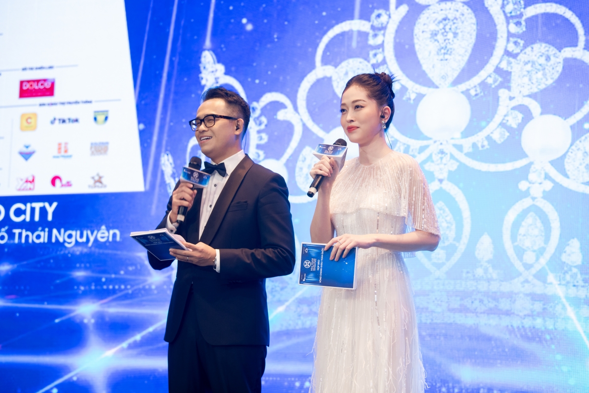 Á hậu Phương Nga và MC Đức Bảo đảm nhận vai trò dẫn chương trình.