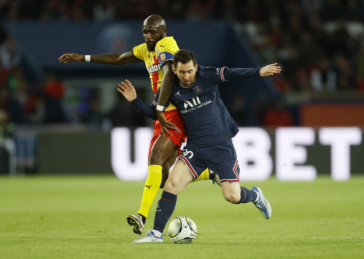 PSG bế tắc trong hiệp 1 (Ảnh: Reuters).