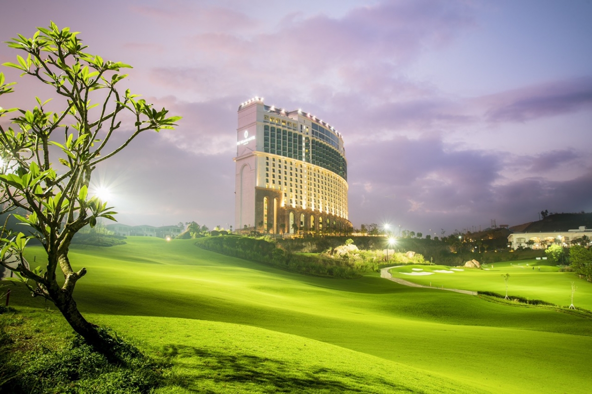 Với hệ thống sân golf đạt tiêu chuẩn quốc tế, Quảng Ninh là địa điểm hấp dẫn để xây dựng các tour du lịch mới.
