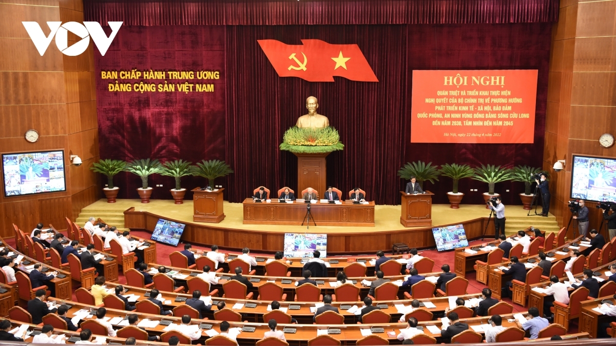 Toàn cảnh Hội nghị toàn quốc trực tiếp kết hợp với trực tuyến quán triệt, triển khai thực hiện Nghị quyết số 13 của Bộ Chính trị khoá 13 về phát triển kinh tế xã hội và bảo đảm quốc phòng an ninh Vùng Đồng Bằng Sông Cửu Long.