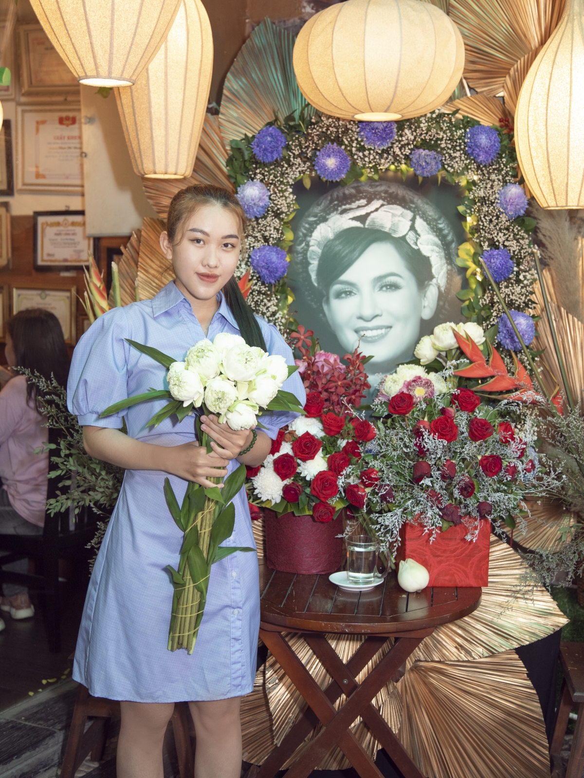 Con gái nuôi của Phi Nhung chuẩn bị cho đêm diễn 