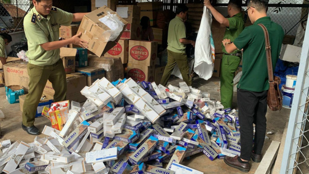 Thuốc lá lậu vẫn được buôn bán, sử dụng tràn lan. (Ảnh minh họa: Người Lao động)