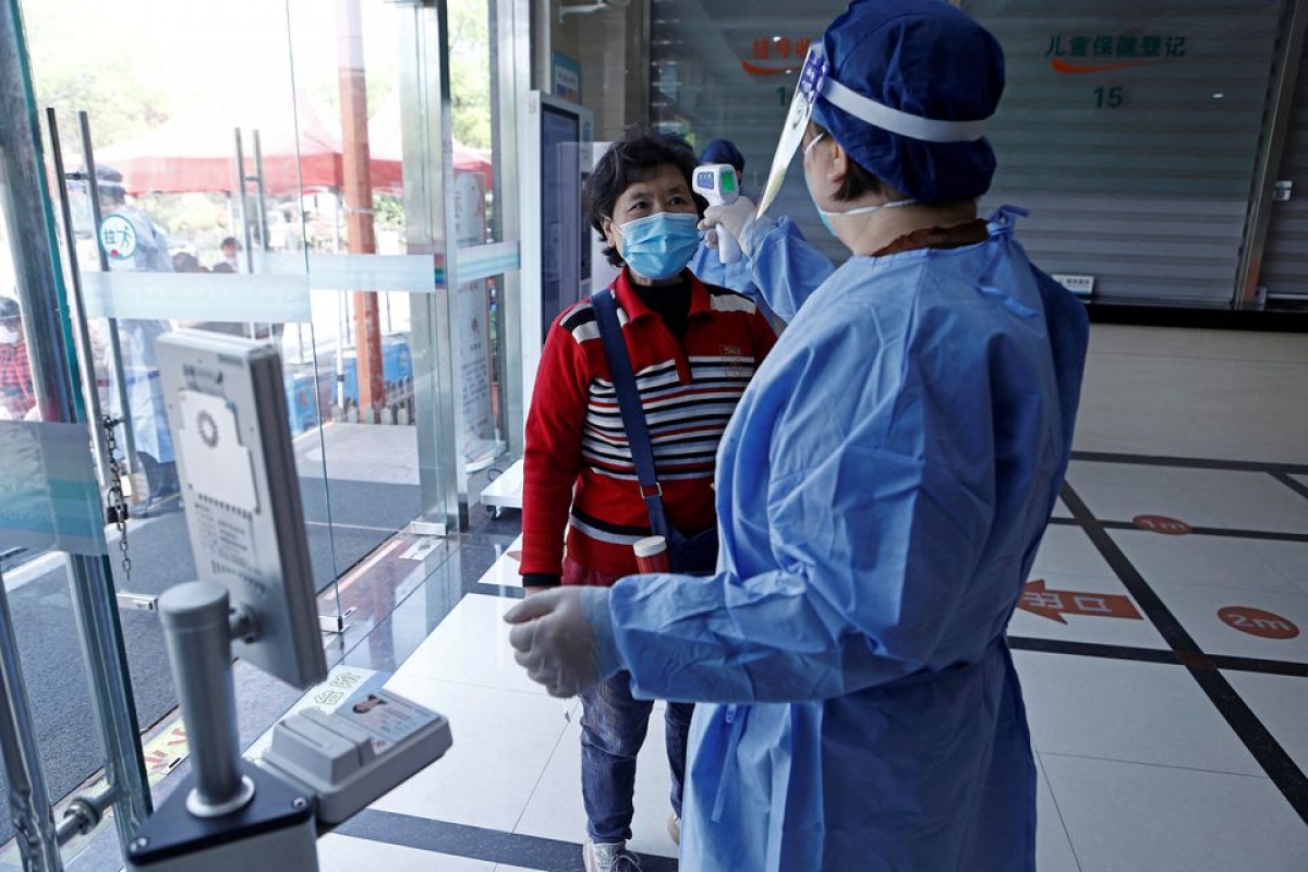 Thượng Hải đang thực hiện mọi biện pháp để thoát khỏi tình trạng phong tỏa vì Covid-19. Ảnh: Reuters