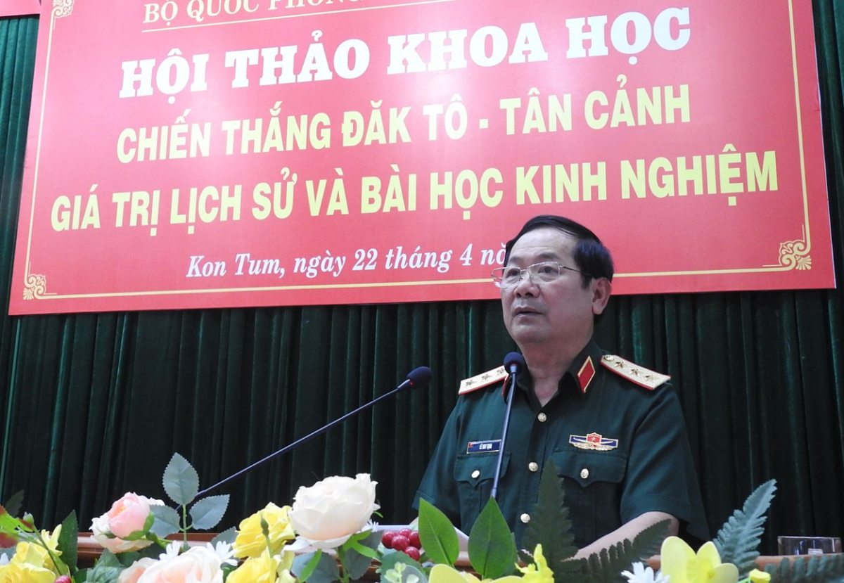 Thượng tướng - Tiến Sỹ Lê Huy Vịnh phát biểu tại hội thảo