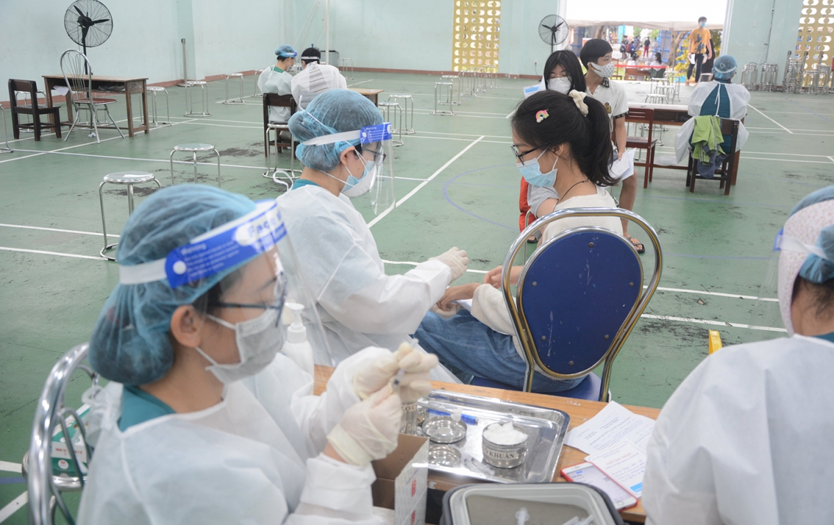 Tiêm cho trẻ em phải thận trọng.