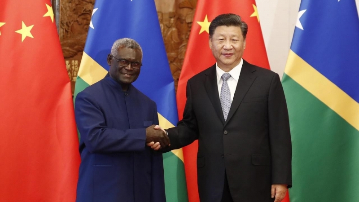 Thủ tướng Quần đảo Solomon Manasseh Sogavare (trái) gặp Chủ tịch Trung Quốc Tập Cận Bình năm 2019. Ảnh: AFP