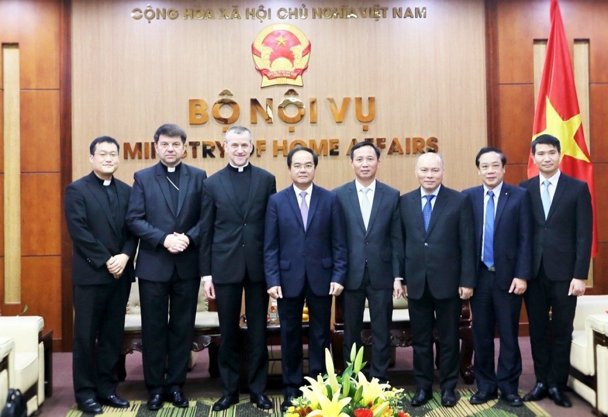 Đoàn đại biểu hai nước chụp ảnh chung. 