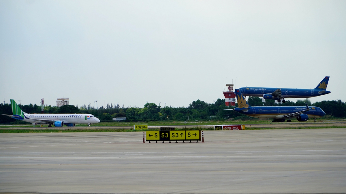 Việc đưa vào đường lăn giúp tăng năng suất sân bay (ảnh Hà An)