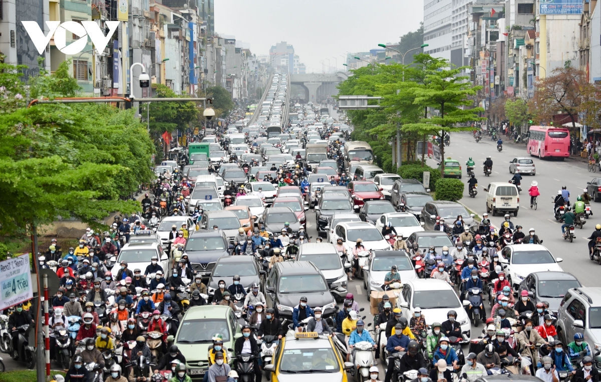 Các hoạt động kinh tế - xã hội của Hà Nội đã bước đầu sôi động trở lại.