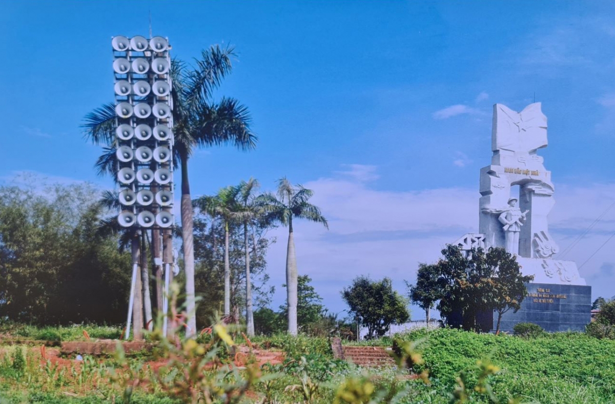 Hệ thống loa phát thanh của Đài Tiếng nói Việt Nam bên bờ Bắc sông Bến Hải