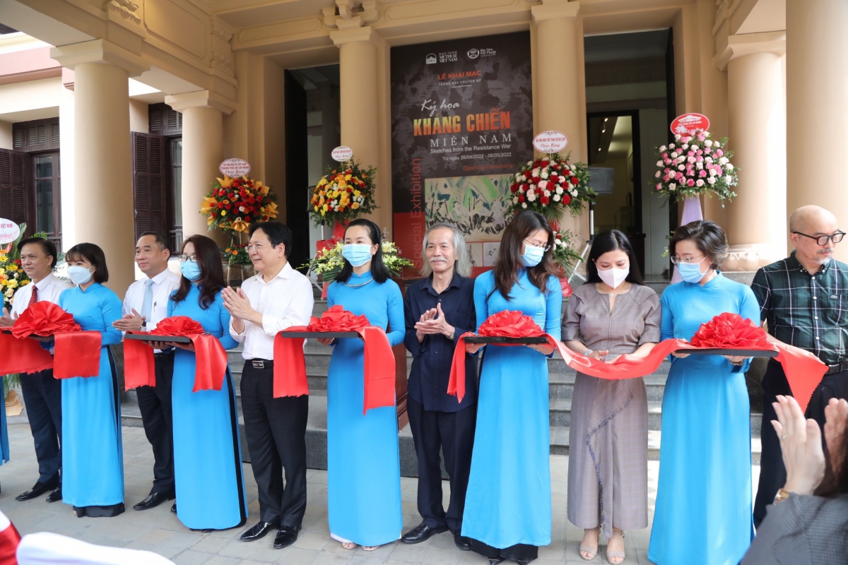 Cắt băng khai mạc triển lãm. Nguồn: Bảo tàng Mỹ thuật Việt Nam