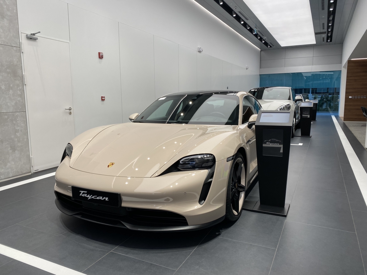 Mẫu xe thể thao thuần điện Porsche Taycan có tổng cộng 9.470 xe được giao trong Quý 1/2022