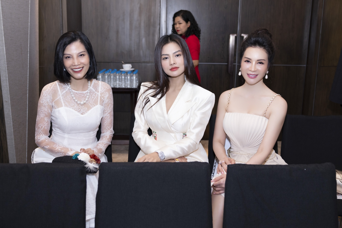 MC Thanh Mai đọ sắc siêu mẫu Vũ Thu Phương.