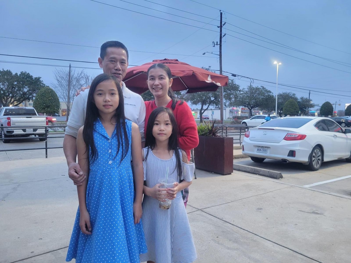 Gia đình hạnh phúc hiện tại của 