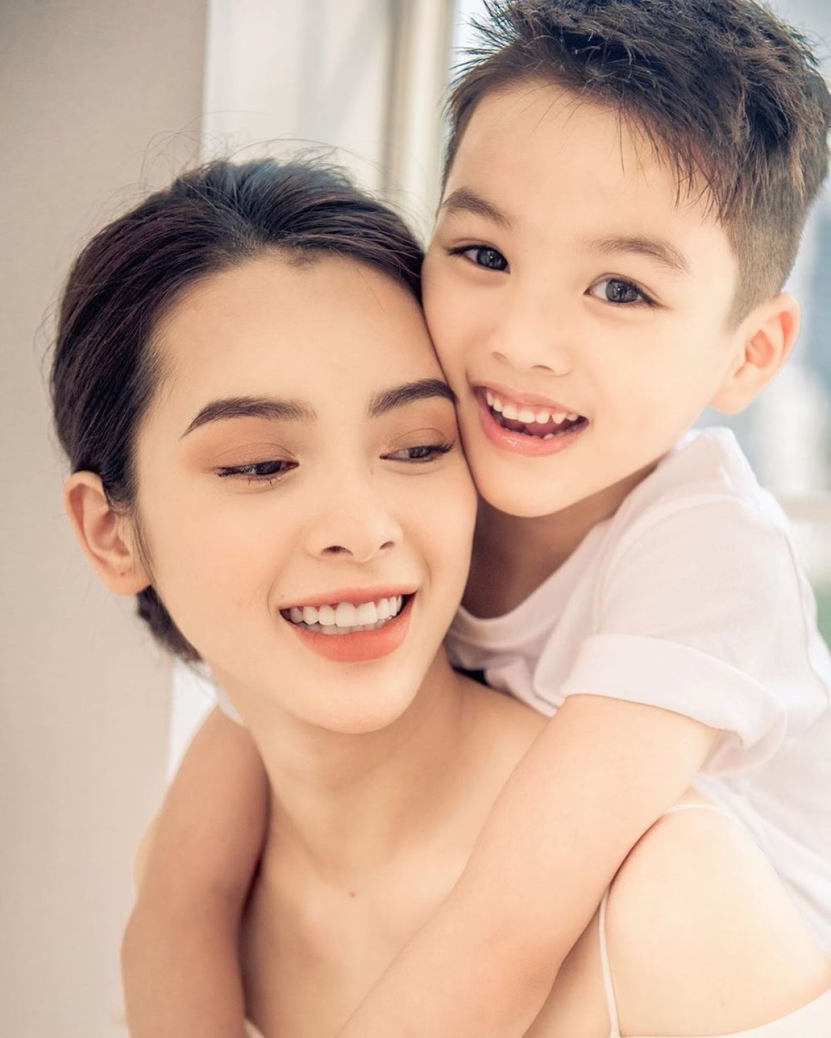Quỳnh Lương và con trai.