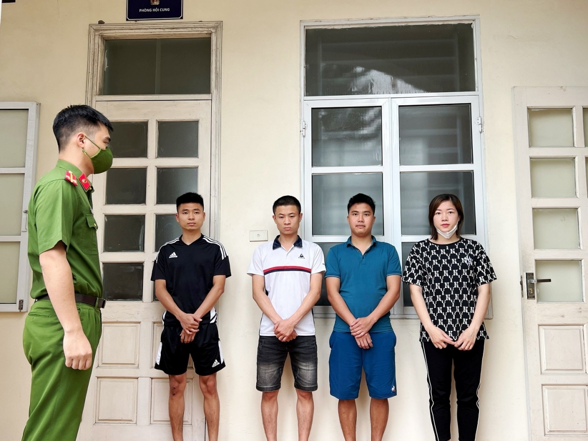 Các đối tượng tại cơ quan Công an (Ảnh: Công an tỉnh Hải Dương)